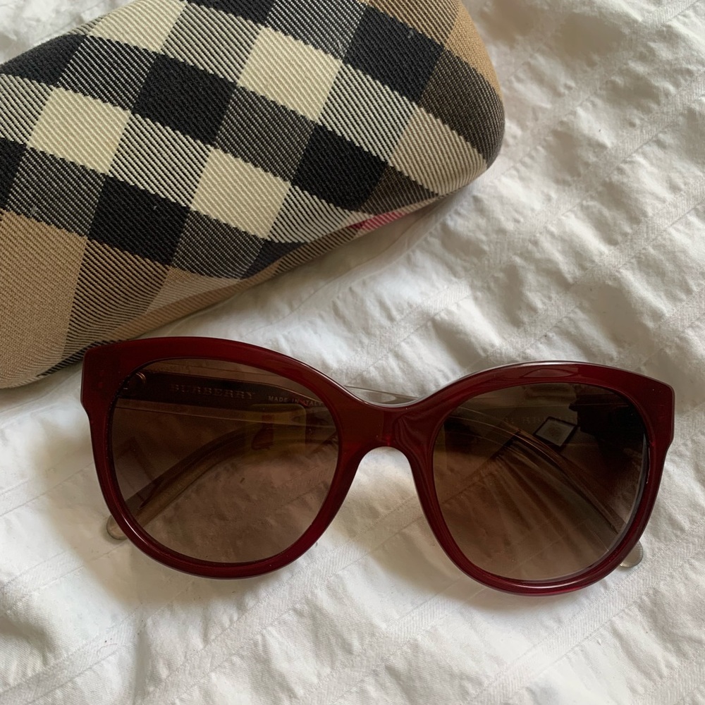Burberry Sunglasses B4187